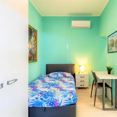 Hostly - Art & Color Midtown - 3br 2ba Apartment
