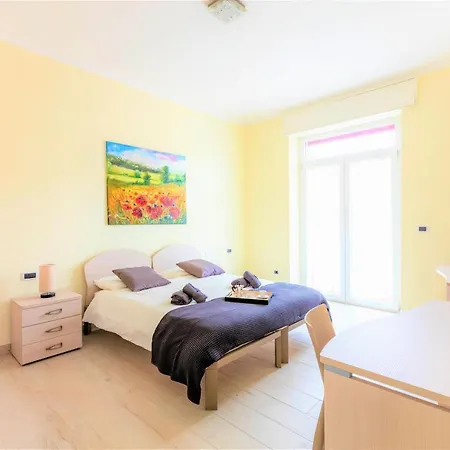 Hostly - Art & Color Midtown - 3br 2ba روما