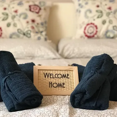 شقة Hostly - Art & Color Midtown - 3br 2ba روما